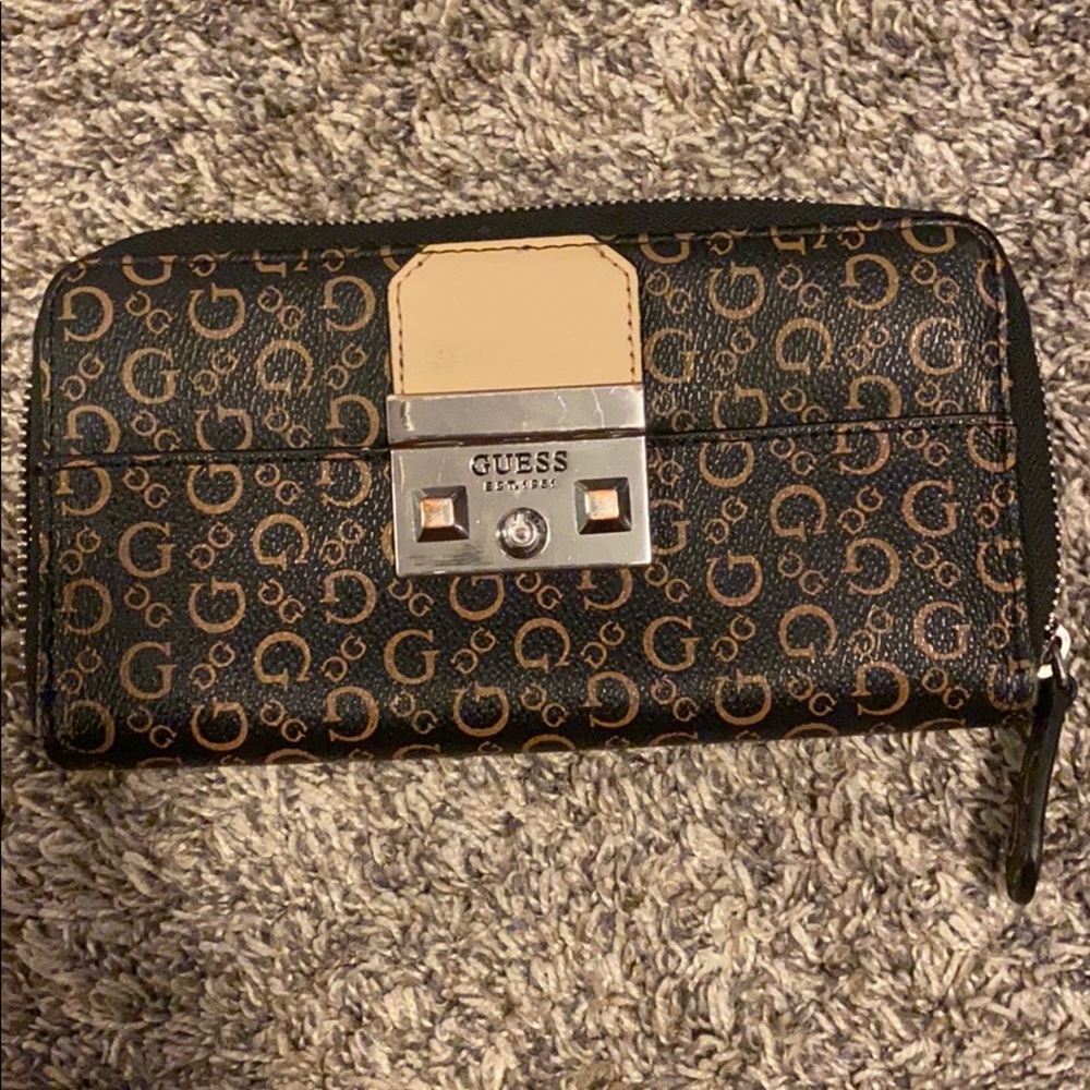 guess wallet